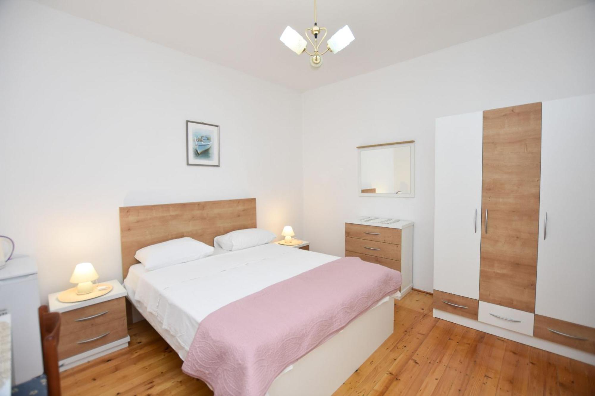 Apartments And Rooms Jakov 프리모스턴 객실 사진