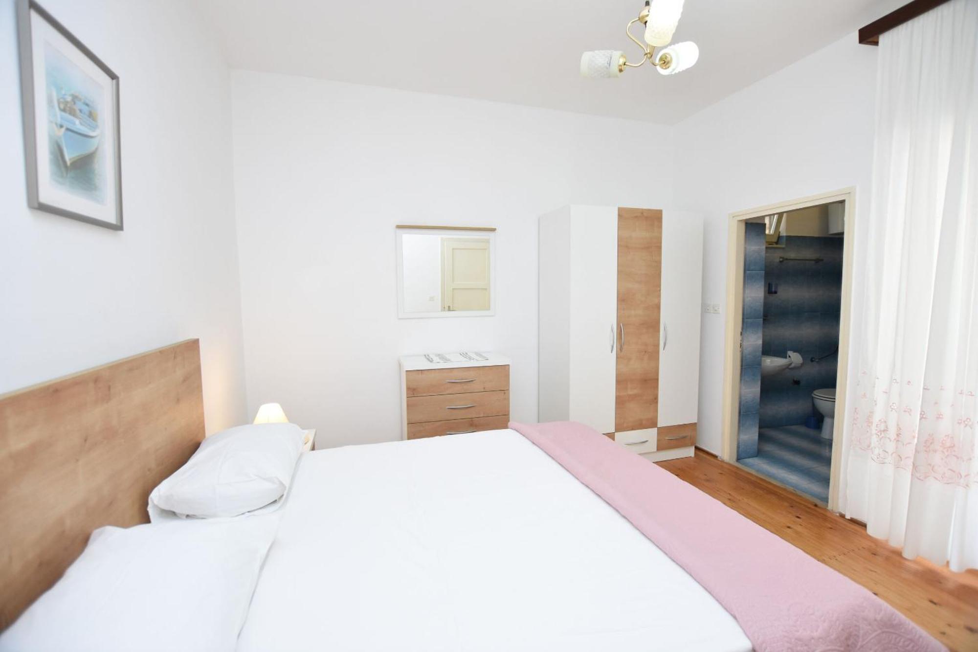 Apartments And Rooms Jakov 프리모스턴 객실 사진